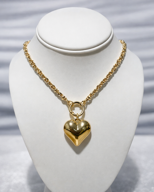 The Sunday Sweetheart Necklace