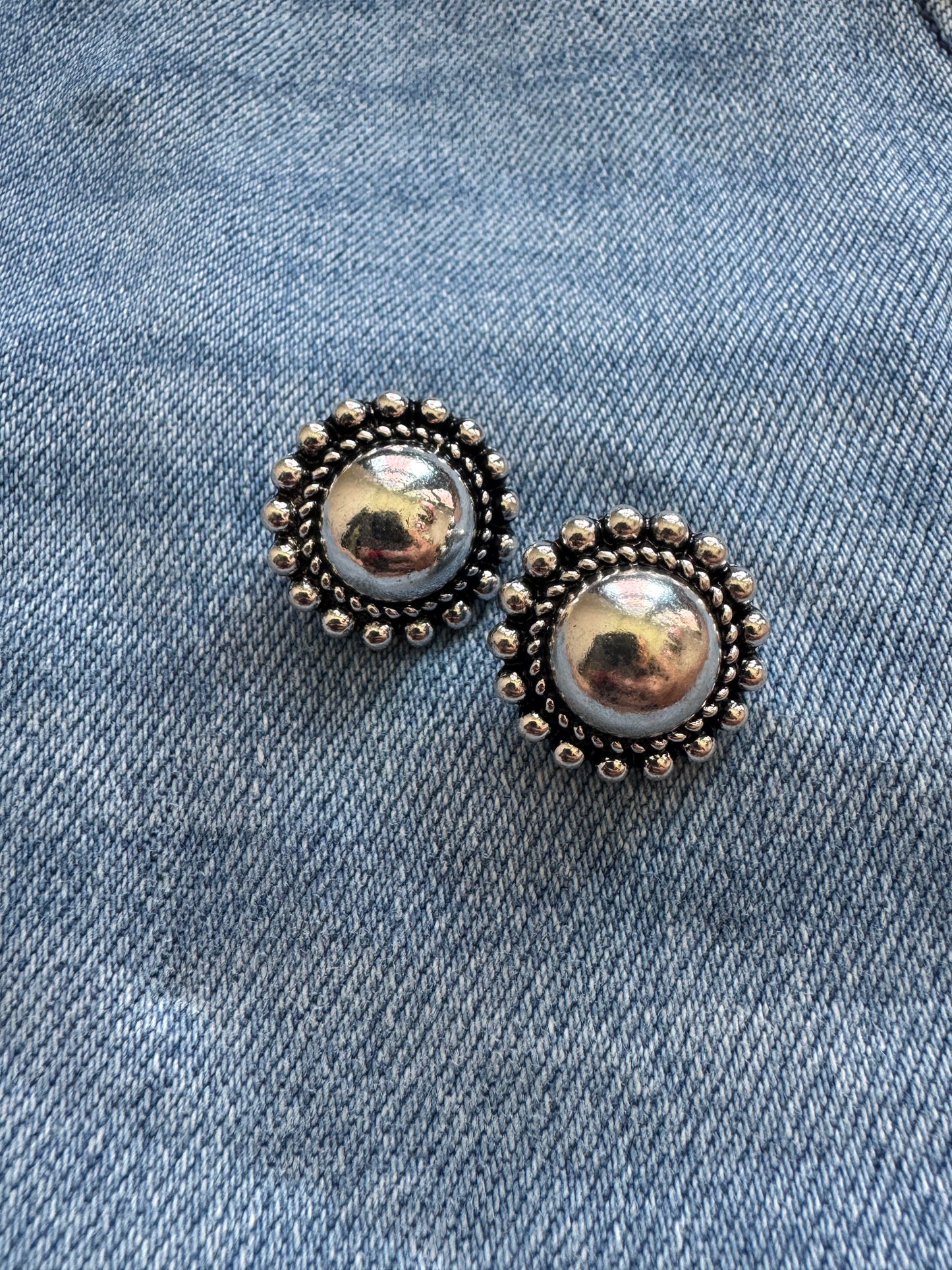Round Flower Stud Earrings-Silver