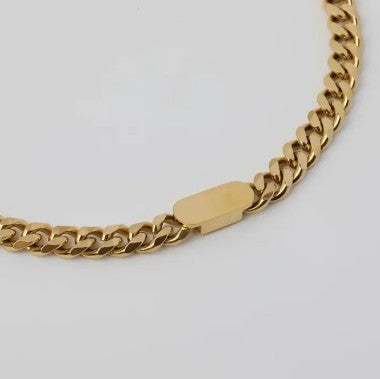 Gold Pendant Necklace